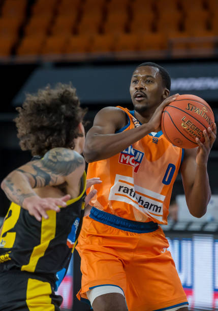 队中逐渐占 队中逐渐占